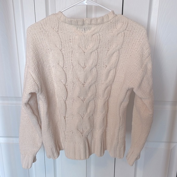 American Eagle Cream Cable Knit Chenille Sweater Size XS - Picture 2 of 3